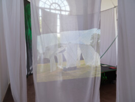 Detailansicht Projektion auf Stoff, ©Kai Werner Schmidt für Kunstakademie Düsseldorf